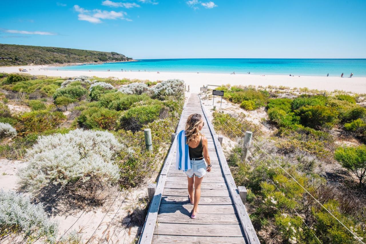 Pullman Bunker Bay Resort Margaret River Dunsborough Exteriör bild A boardwalk at Cable Beach