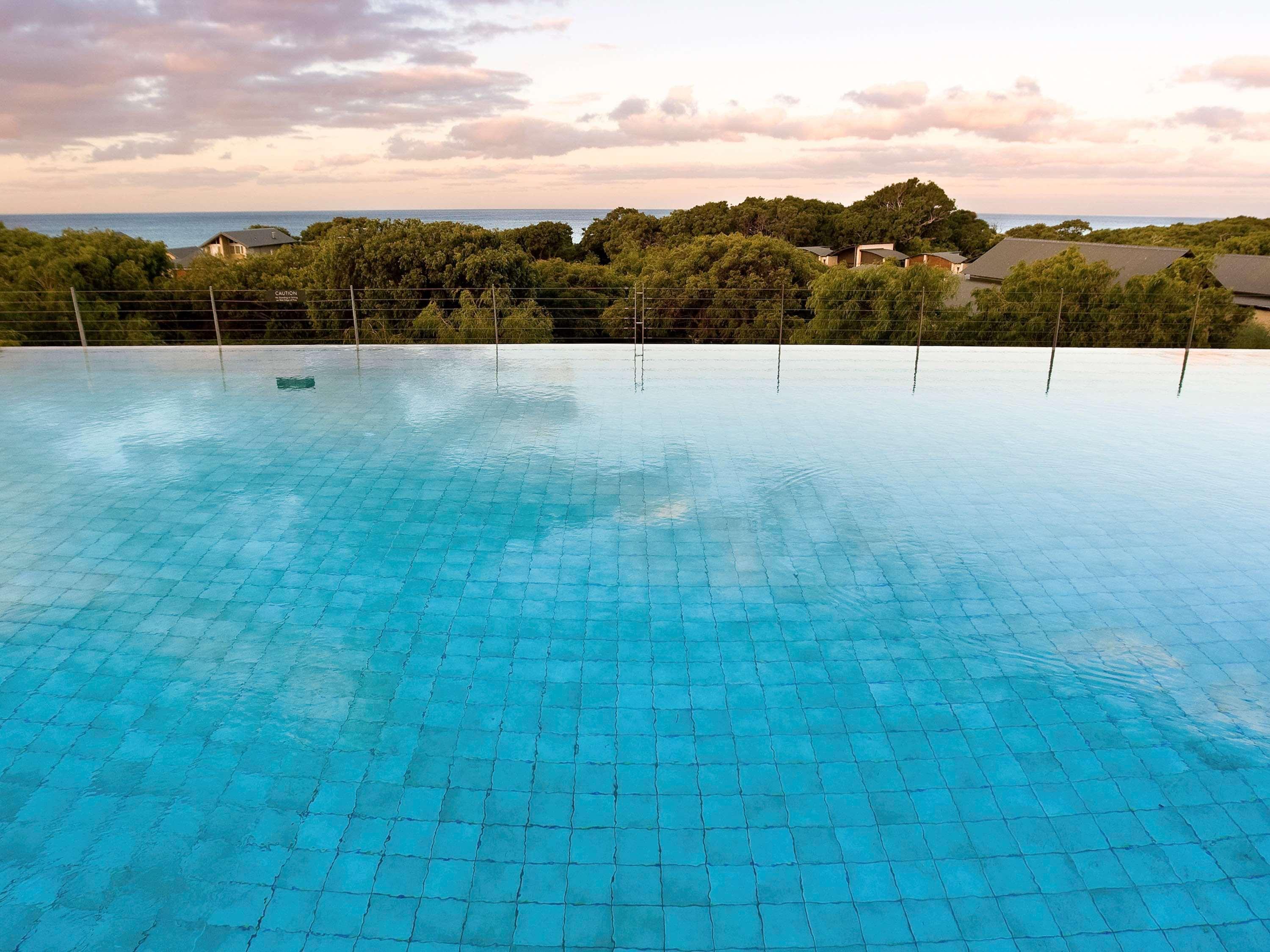 Pullman Bunker Bay Resort Margaret River Dunsborough Exteriör bild Infinity pool at the Sheraton Resort, Fiji