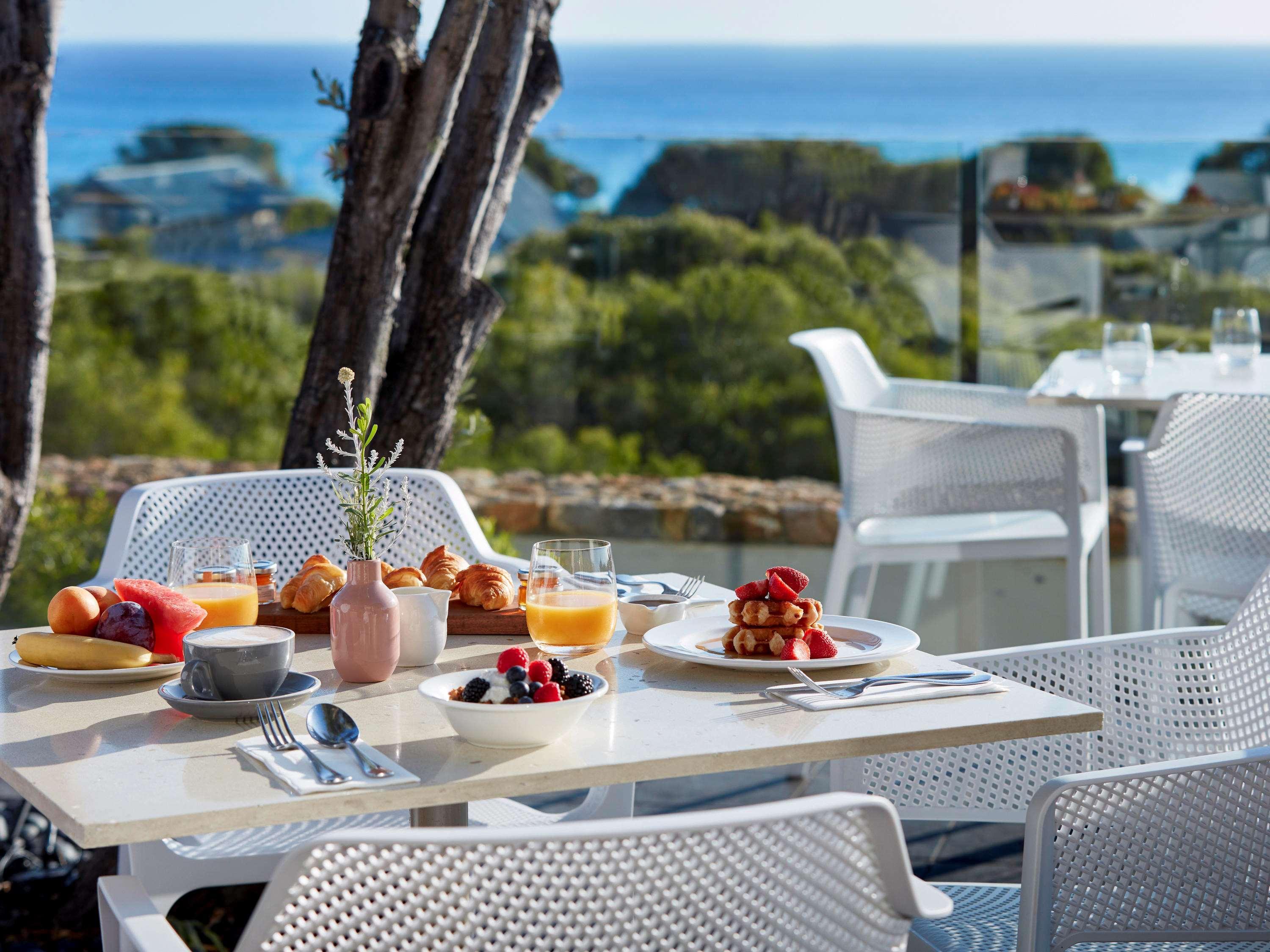 Pullman Bunker Bay Resort Margaret River Dunsborough Exteriör bild Breakfast at the hotel