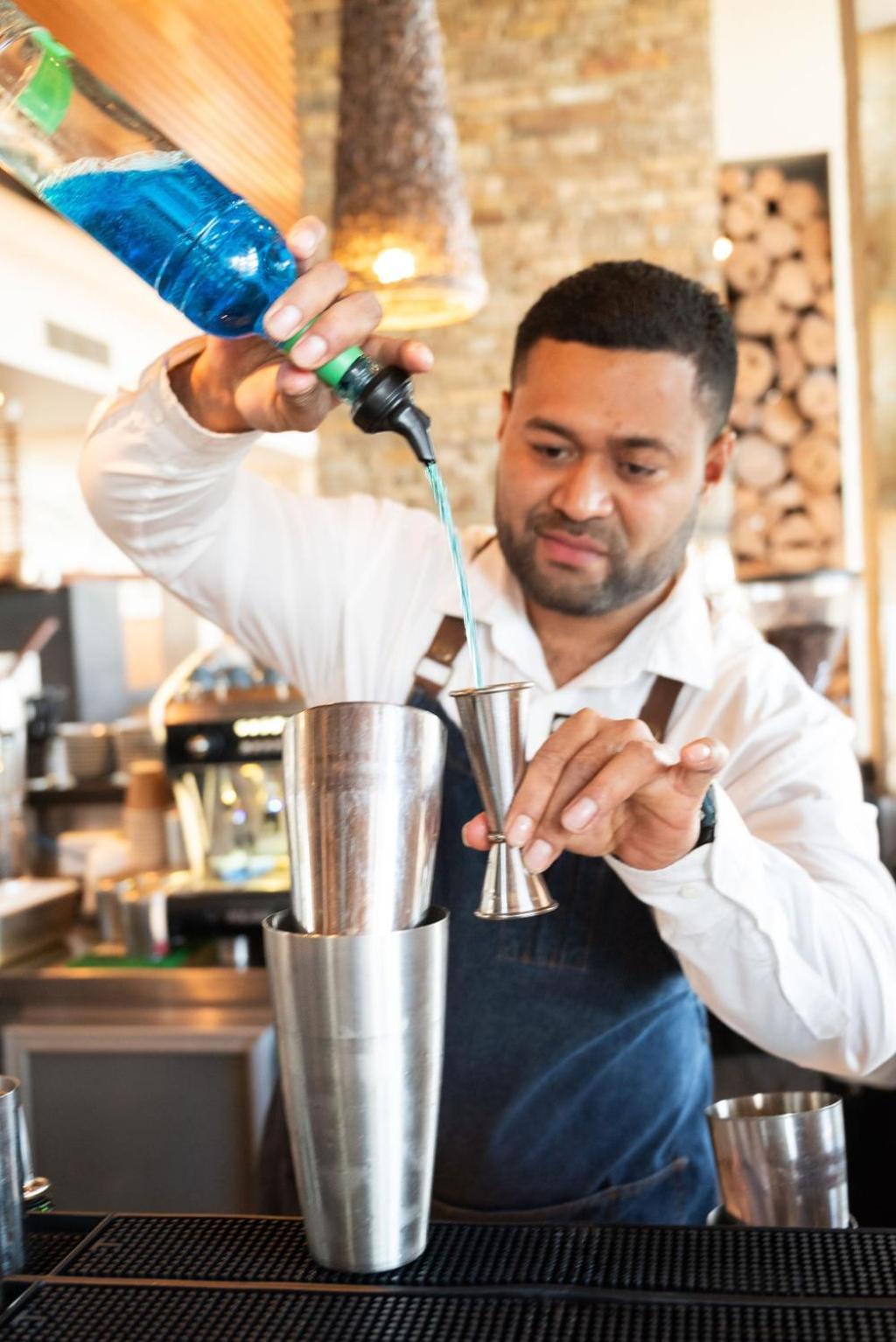 Pullman Bunker Bay Resort Margaret River Dunsborough Exteriör bild A barista at work