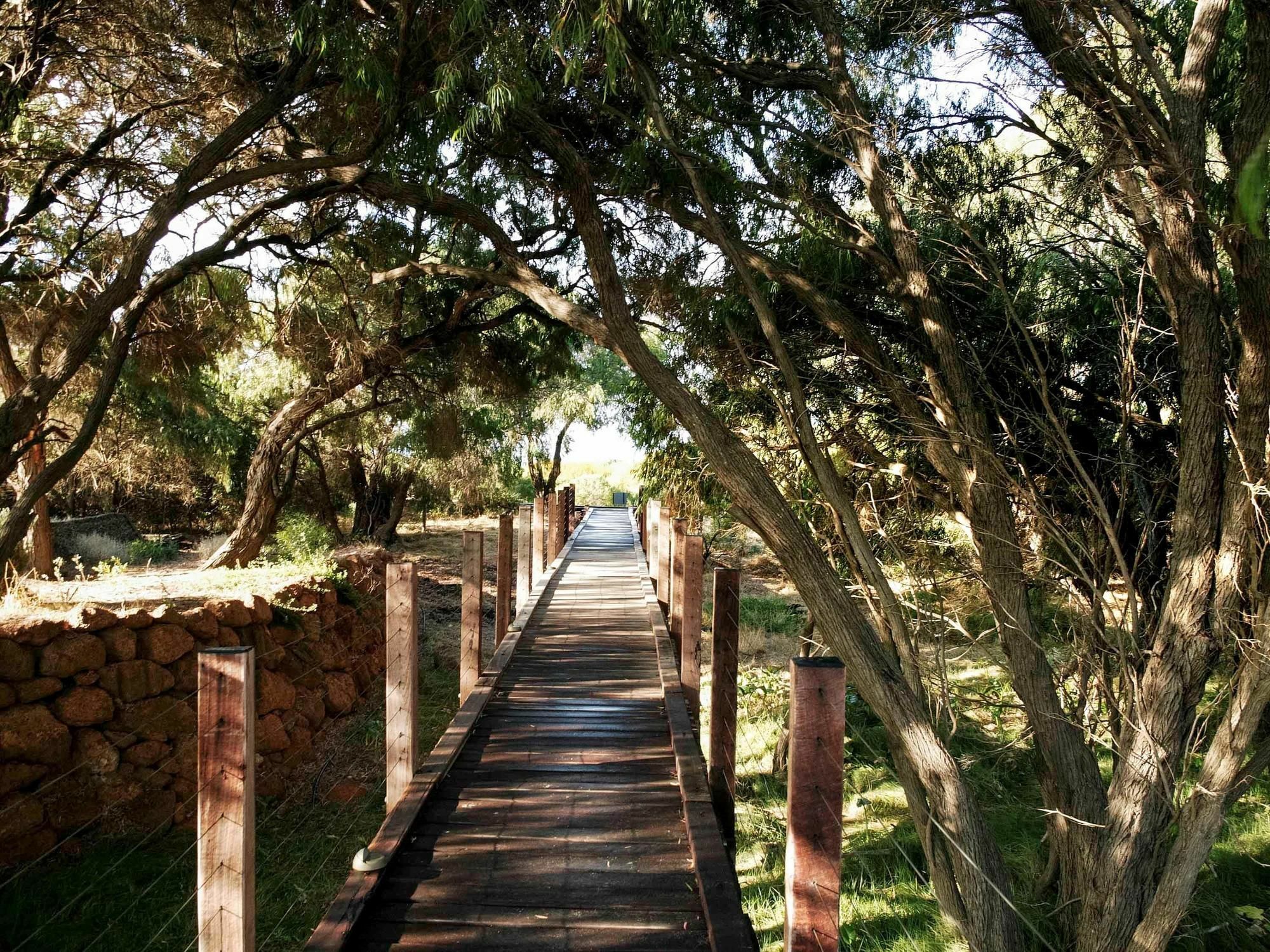 Pullman Bunker Bay Resort Margaret River Dunsborough Exteriör bild The boardwalk at the entrance to the reserve